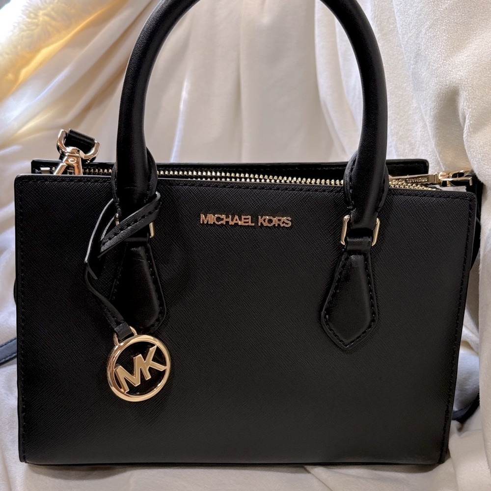 Michael Kors Small Black Sheila Shopper